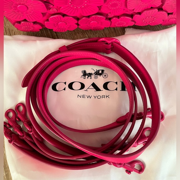 Coach Rogue 25 with Tea Rose in Dragonfruit - Picture 7 of 14